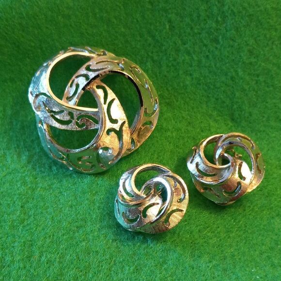 Vintage BSK Brooch and Earrings - Picture 1 of 7